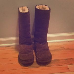 Original Tall Ugg Boots in Brown. Size 7.